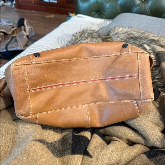 GUC Hammitt Tan Daniel Large Crossbody Bag with Gunmetal Studded Detail - Picture 4 of 8